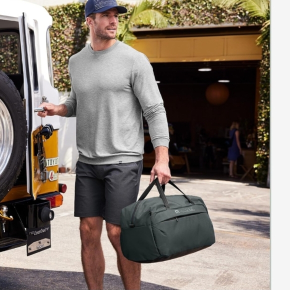 Travis Mathew Other - NWT Travis Mathew Lateral Duffle Bag